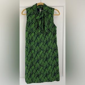 Vineyard Vines. Green and Navy shift dress. Size 10.